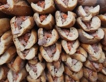 Nada como comerse una rica torta ahogada bañada de salsa y chile. EL INFORMADOR/Archivo