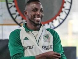 Julián Quiñones es el último jugador naturalizado en portar la casaca nacional. ESPECIAL/Julián Quiñones