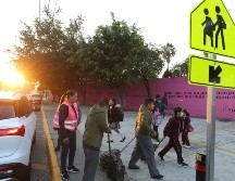 El secretario, Juan Carlos Flores pide a padres de familia que analicen los libros para cualquier reclamo. EL INFORMADOR /ARCHIVO