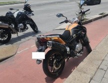Los policías descubrieron que las motos, de la marca Italika de 150 y 200 centímetros cúbicos, contaban con reporte de robo. CORTESÍA