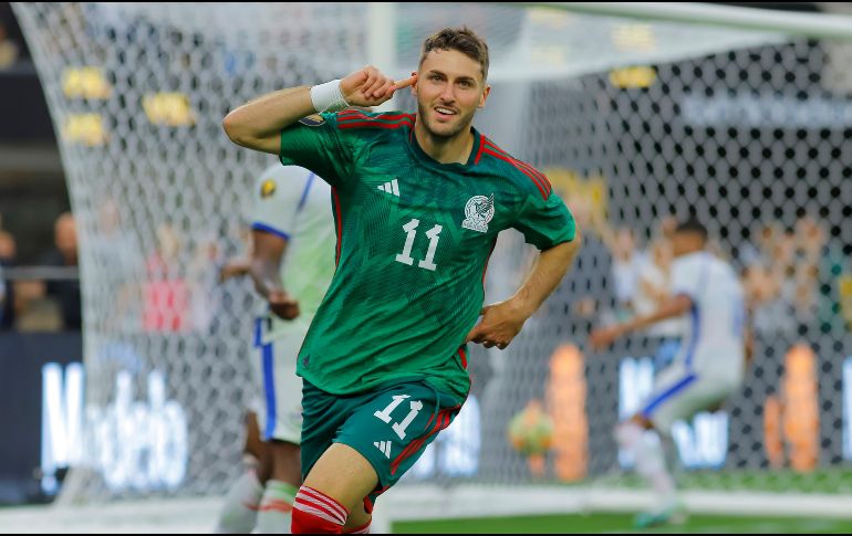 Santiago Giménez se encuentra liderando la tabla de goleo de la Eredivisie con cinco goles. IMAGO7/Archivo