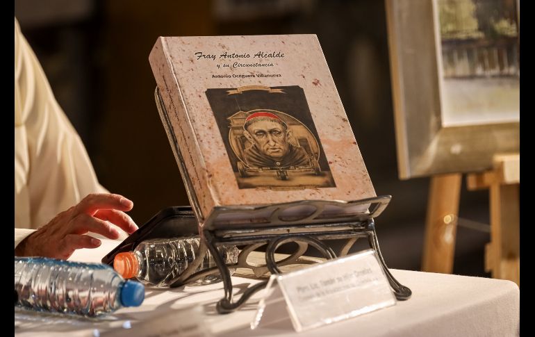 El libro fue escrito por Antonio Oceguera Villanueva, cirujano oncólogo del Hospital Civil de Guadalajara “Fray Antonio Alcalde”. EL INFORMADOR / H. Figueroa