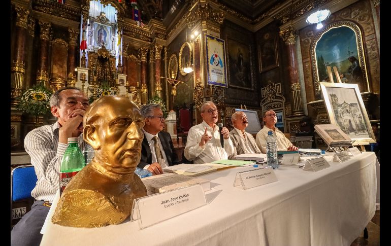 El libro fue escrito por Antonio Oceguera Villanueva, cirujano oncólogo del Hospital Civil de Guadalajara “Fray Antonio Alcalde”. EL INFORMADOR / H. Figueroa