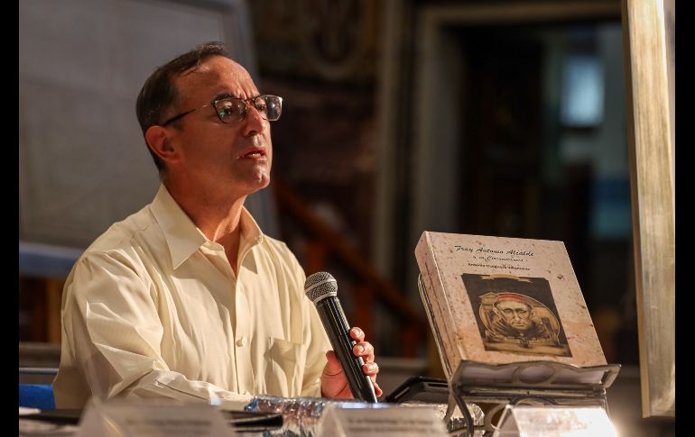 El libro fue escrito por Antonio Oceguera Villanueva, cirujano oncólogo del Hospital Civil de Guadalajara “Fray Antonio Alcalde”. EL INFORMADOR / H. Figueroa