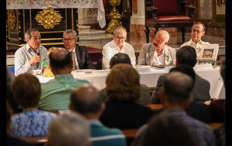 El libro fue escrito por Antonio Oceguera Villanueva, cirujano oncólogo del Hospital Civil de Guadalajara “Fray Antonio Alcalde”. EL INFORMADOR / H. Figueroa