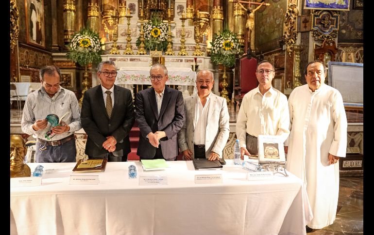 El libro fue escrito por Antonio Oceguera Villanueva, cirujano oncólogo del Hospital Civil de Guadalajara “Fray Antonio Alcalde”. EL INFORMADOR / H. Figueroa