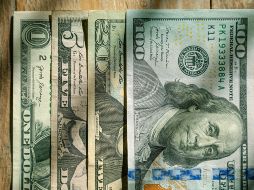 El peso mexicano se ubica en los mercados internacionales alrededor de los 17.45 pesos. Foto de Live Richer en Unsplash