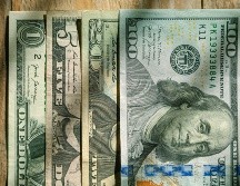 El peso mexicano se ubica en los mercados internacionales alrededor de los 17.45 pesos. Foto de Live Richer en Unsplash