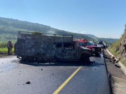 La UEPCBJ informó de la atención del accidente en el kilómetro 451 de la autopista de Guadalajara a Morelia. ESPECIAL