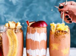 Uno de los licuados más efectivos para aumentar la masa muscular, según expertos, es el de manzana con yogur. Foto de Brenda Godinez en Unsplash