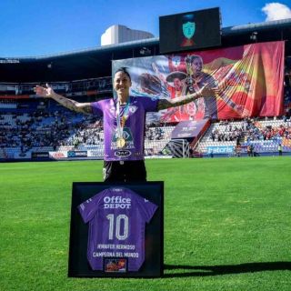 Pachuca rinde homenajea a Jenni Hermoso en el Estadio Hidalgo