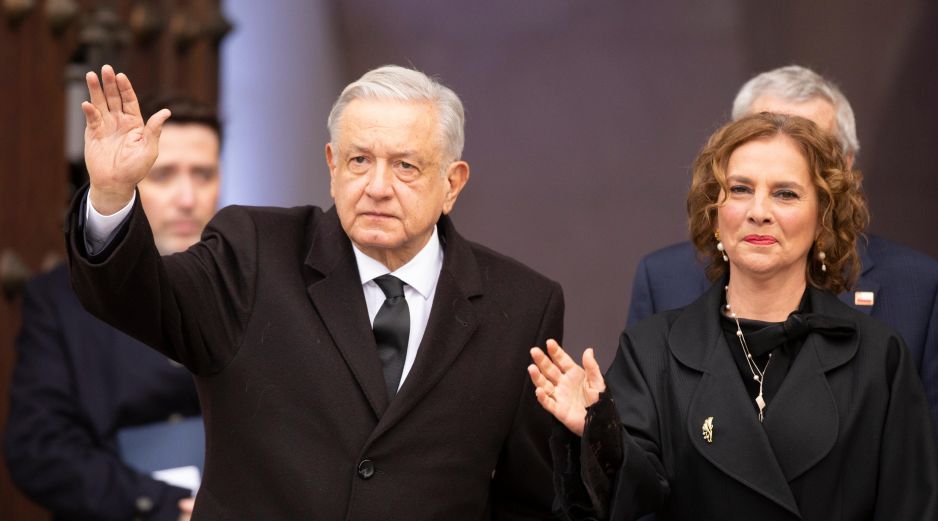 En su primera visita a Chile, López Obrador aseguró que Salvador Allende dejó muchas lecciones de humanismo, dignidad y democracia. EFE / A. Thomasa
