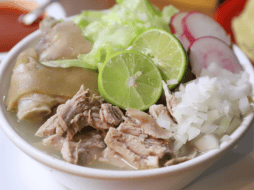 Si este 15 de septiembre harás un pozole, te decimos cuánto dinero necesitas para no defraudar en la noche mexicana. EL INFORMADOR/ ARCHIVO.