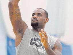 James ya buscó a Steph Curry, Kevin Durant, Anthony Davis, Jayson Tatum y Draymond Green. AFP/T. Clary