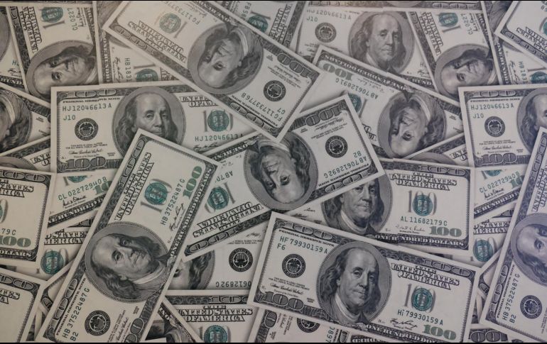 El peso mexicano se ubica en los mercados internacionales alrededor de los 17.37 pesos. Foto de Mackenzie Marco en Unsplash