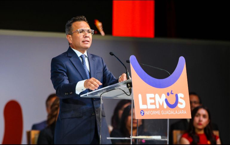 Lemus agradeció la presencia de políticos de otros estados, diputados federales e incluso la presencia de exalcaldes como Ismael del Toro y Emilio González Márquez. EL INFORMADOR / A. Navarro