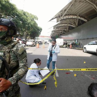 Balacera en el AICM deja a dos oficiales heridos
