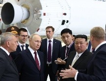 Putin y Kim iniciaron su encuentro con una visita a las instalaciones de lanzamiento de las naves espaciales Soyuz-2. EFE/EPA/ARTEM GEODAKYAN/SPUTNIK/KREMLIN POOL