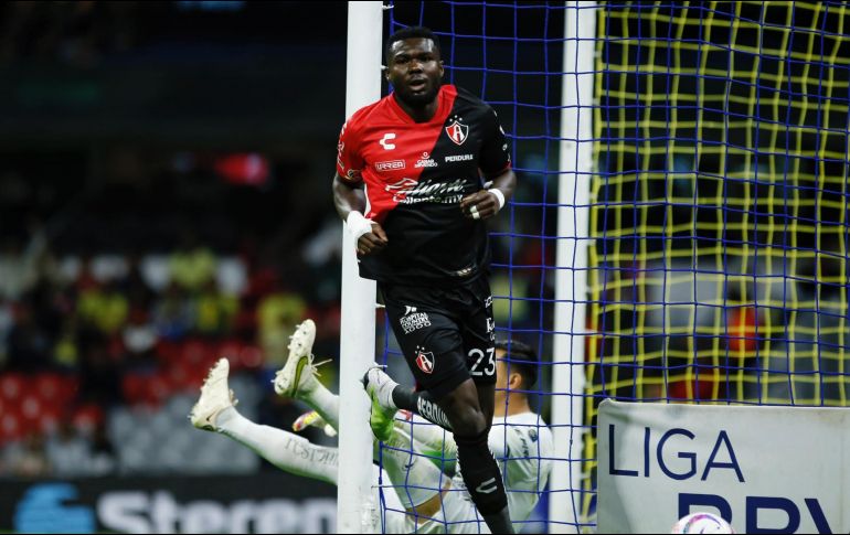 Caicedo resalta la importancia de tener compañeros de calidad a su lado, mencionando a jugadores como Augusto Solari, Brian Lozano y Mateo García, quienes le brindan apoyo en el campo y contribuyen al éxito del equipo. IMAGO7