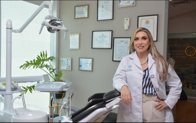 Andrea Elizabeth Berríos. Doctor Marco Anaya Mastache/ Gente Bien