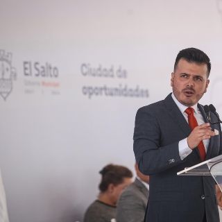 Se destapa alcalde de El Salto para el Senado