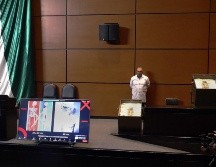 Los supuestos cuerpos de dos seres extraterrestres fueron exhibidos ayer martes 12 de agosto durante una audiencia pública en San Lázaro. AFP / ESPECIAL