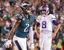 Kirk Cousins (#8) tuvo una noche de pesadilla ante los Eagles hace un año. AFP/T. Nwachukwu