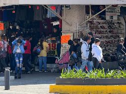 De acuerdo con médicos, trabajar de pie por largos periodos de tiempo puede ser perjudicial para la salud. EL INFORMADOR / ARCHIVO 