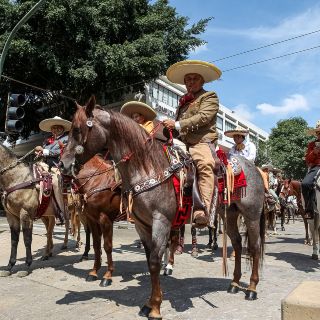 Embellecen charros de Jalisco el Centro de Guadalajara