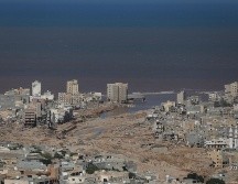 El diluvio del domingo por la noche se llevó a familias enteras y sacó a la luz los puntos vulnerables del país rico en petróleo. EFE / M. Shalash