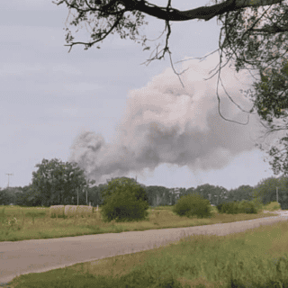 Explota tren con sustancias químicas peligrosas en Nebraska