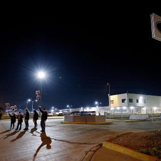 Miles de trabajadores de GM, Ford y Stellantis se declaran en huelga en EU