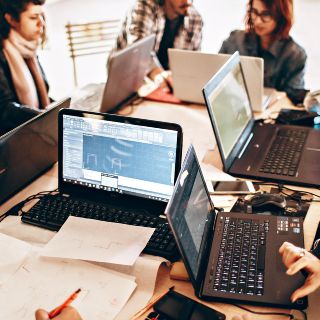 LFT: La nueva postura contra la jornada laboral de 40 horas y el doble aguinaldo