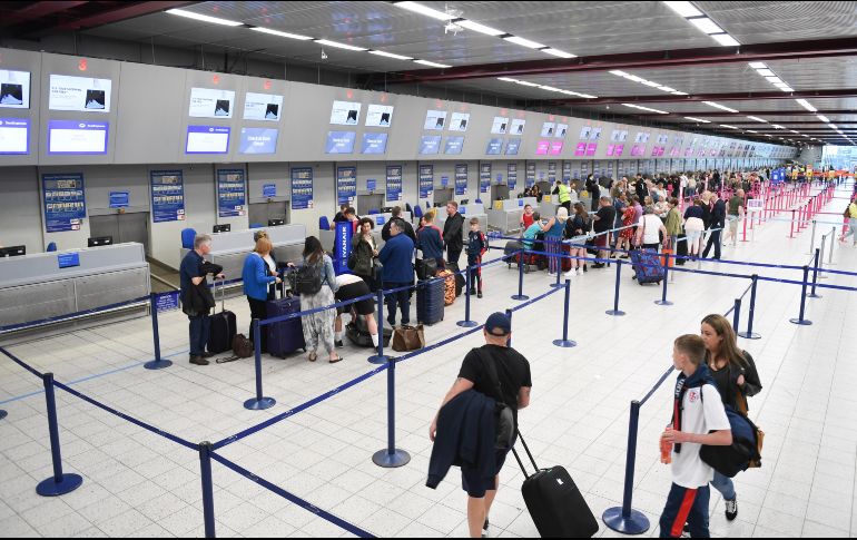 AICM y AIFA pierden pasajeros internacionales en agosto. Foto de Phil Mosley en Unsplash