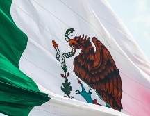 Durante estas fechas patrias es común encontrar personas que vendan artículos relacionados a la identidad mexicana, sin embargo, algunos están modificados y esto puede ameritar una sanción. Unsplash.