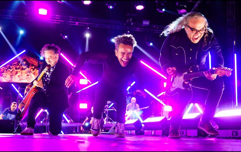 La emblemática agrupación deleitó a su público jalisciense con un repertorio de más de 15 melodías. EL INFORMADOR/ A. Navarro