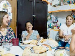 Xóchitl Gálvez visitó a doña Marina, quien le ofreció su casa en redes sociales. ESPECIAL