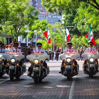 Miles acuden al desfile en conmemoración del inicio de la Independencia