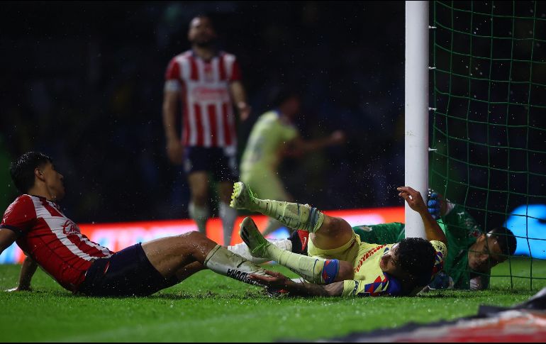 En los últimos dos clásicos de fase regular las Chivas han recibido ocho goles. IMAGO7/E. Sánchez