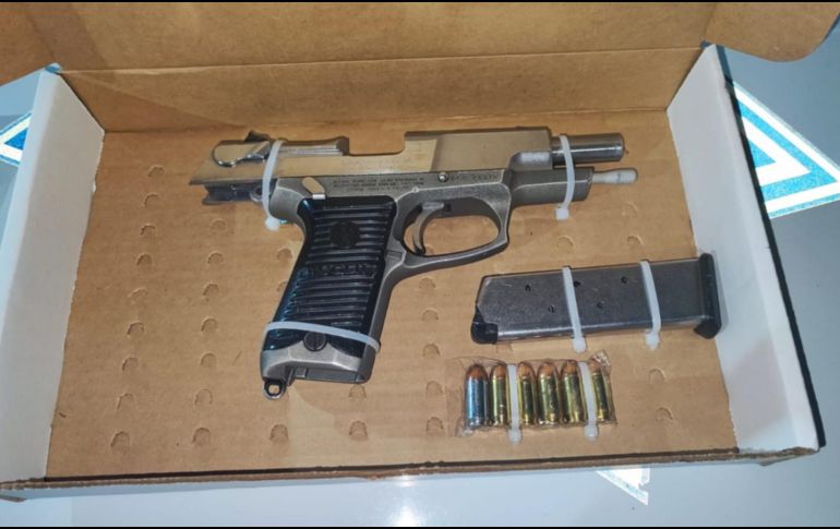 El arma decomisada tenía varios tiros útiles. ESPECIAL/Policía de Zapopan