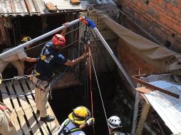 Se informó que parte del pozo colapsó cuando la mujer se encontraba dentro del agujero, a una profundidad de ocho metros. CORTESÍA / Protección Civil de Guadalajara