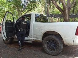 Oficiales del Escuadrón Motorizado Gamas patrullaban en las inmediaciones de Basilio Badillo, entre San Pedro y San Pablo, cuando vieron que una camioneta Dodge Ram en la que viajaban dos hombres se pasó el semáforo en rojo. CORTESÍA