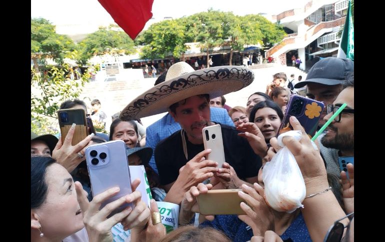 Eduardo Verástegui busca firmas de ciudadanos en Guadalajara