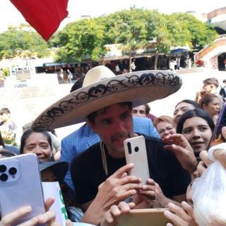 Eduardo Verástegui busca firmas de ciudadanos en Guadalajara