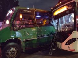 Saldo de 28 personas lesionadas dejó la colisión entre una unidad del Macrobús y un camión de la ruta 30 en el cruce de Gobernador Curiel y la avenida Patria. ESPECIAL.