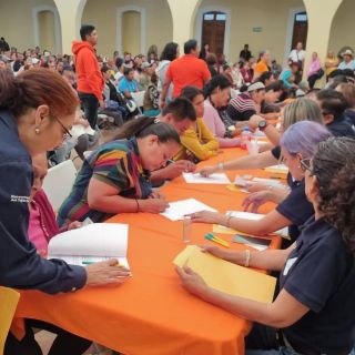 Entregan apoyos a afectados por inundaciones en Tlaquepaque