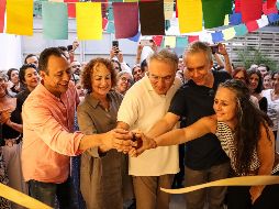Líderes y fundadores cortaron el listón de apertura de la nueva casa. EL INFORMADOR/ H. Figueroa.
