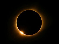 De acuerdo con la NASA, el único momento en el que se puede mirar el Sol sin protección es durante un eclipse solar total. AP/Archivo