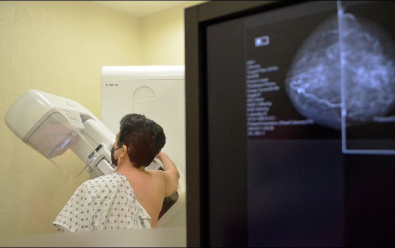 Para promover la prevención y detección oportuna del cáncer de mama, el Hospitalito llevará a cabo el Mes Rosa, en el que cada paciente tendrá un protocolo personalizado. ESPECIAL.
