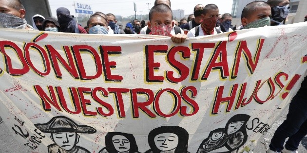 AMLO admite "diferencias" con las familias de Ayotzinapa por el rol del ...